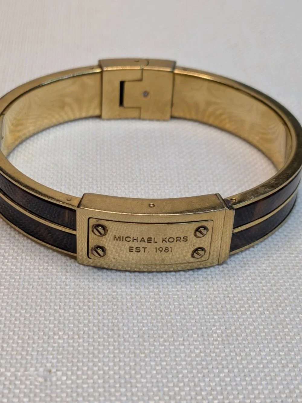 Michael Kors Faux Tortoise Shell Hinged Bangle Bracelet – Size 7
